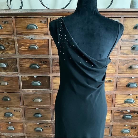 Black slim line evening gown with sparkle accent on left side shoulder. - Picture 4 of 5